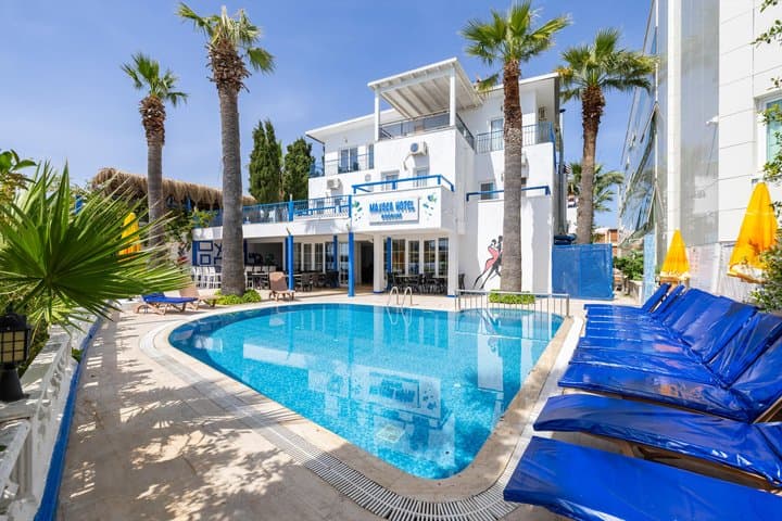 MaxSea Beach Hotel